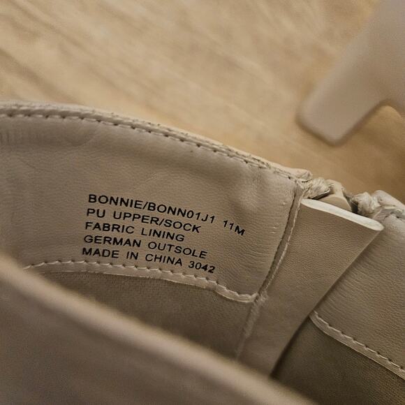 Madden Girl Ivory Bonnie Pointed Toe Block Heel Dress Booties Size 11 Boots - Picture 7 of 11